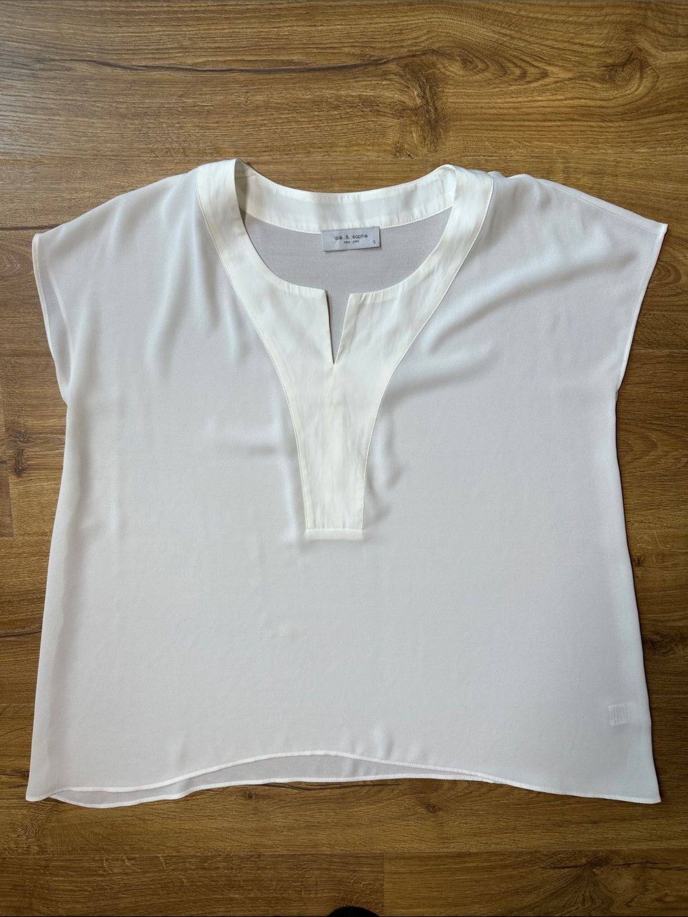 Lola & Sophie Off White Split-Neck Relaxed Blouse Small